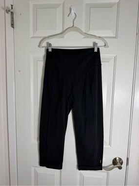 Lucy Women's Size XS Black Nylon
Side Zip Slim Leg Capris Pants